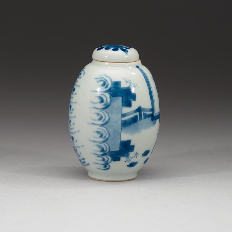 A blue and white tea caddy with cover, Qing dynasty, Kangxi (1662-1722).