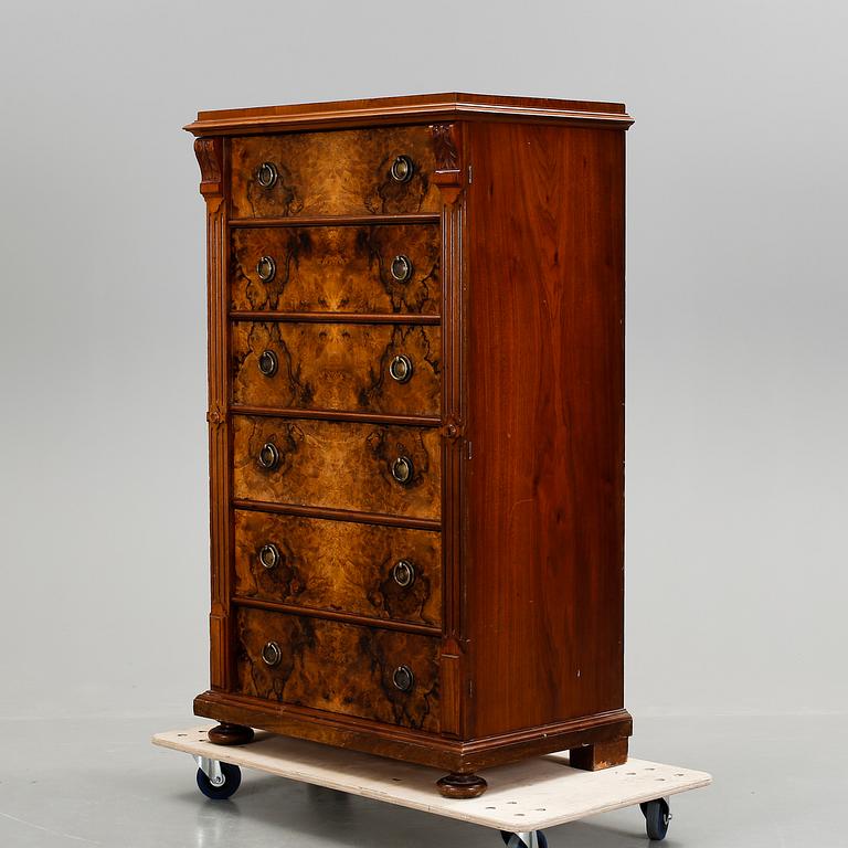 HERRBYRÅ, nyrenässans, 1800-talets slut.