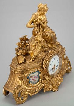 BORDSPENDYL, 1800-talets senare hälft.