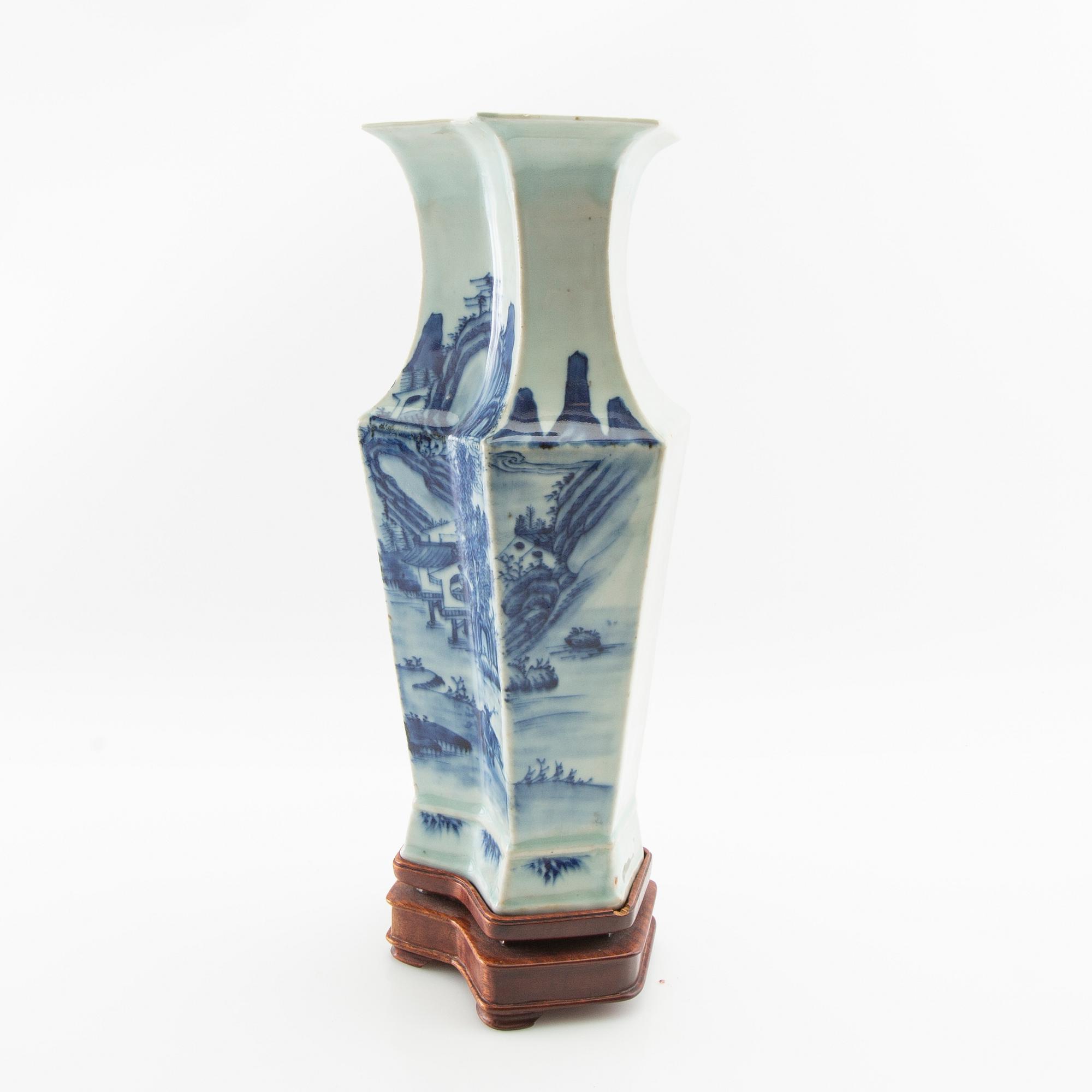 Vase, China late Qing porcelain.