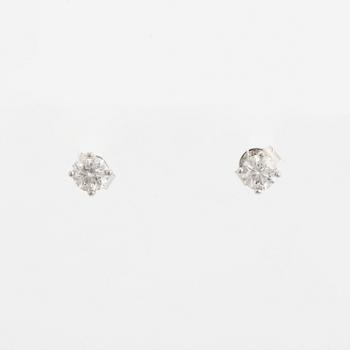 Brilliant-cut diamond stud earrings, total 0,60 ct, with GIA dossier.