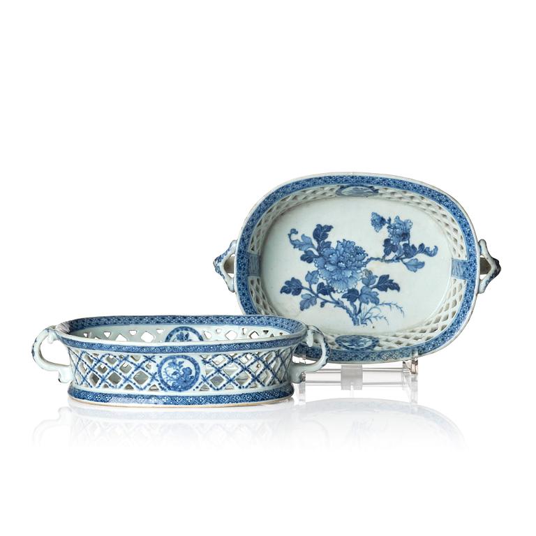 A pair of blue and white chesnut baskets, Qing dynasty, 18th Century.