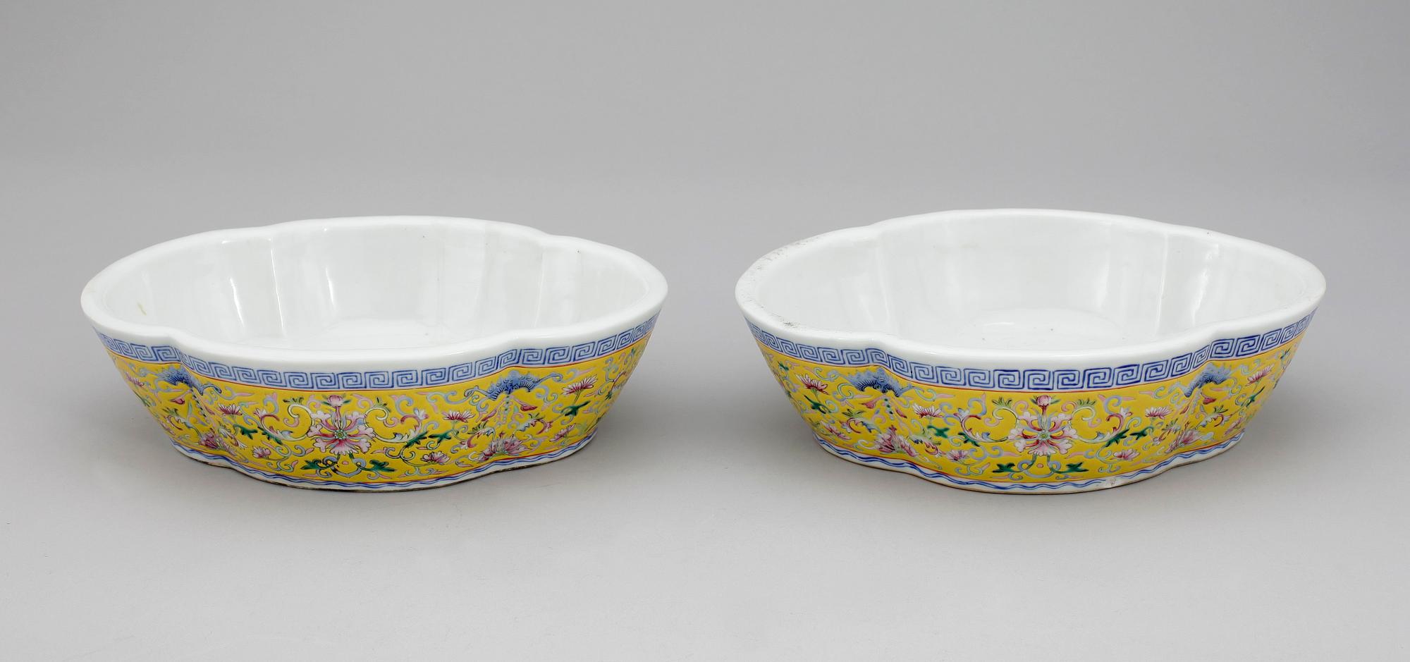 SKÅLAR / YTTERFODER, ett par, porslin, Kina, Guangxu, 1900-talets början.
