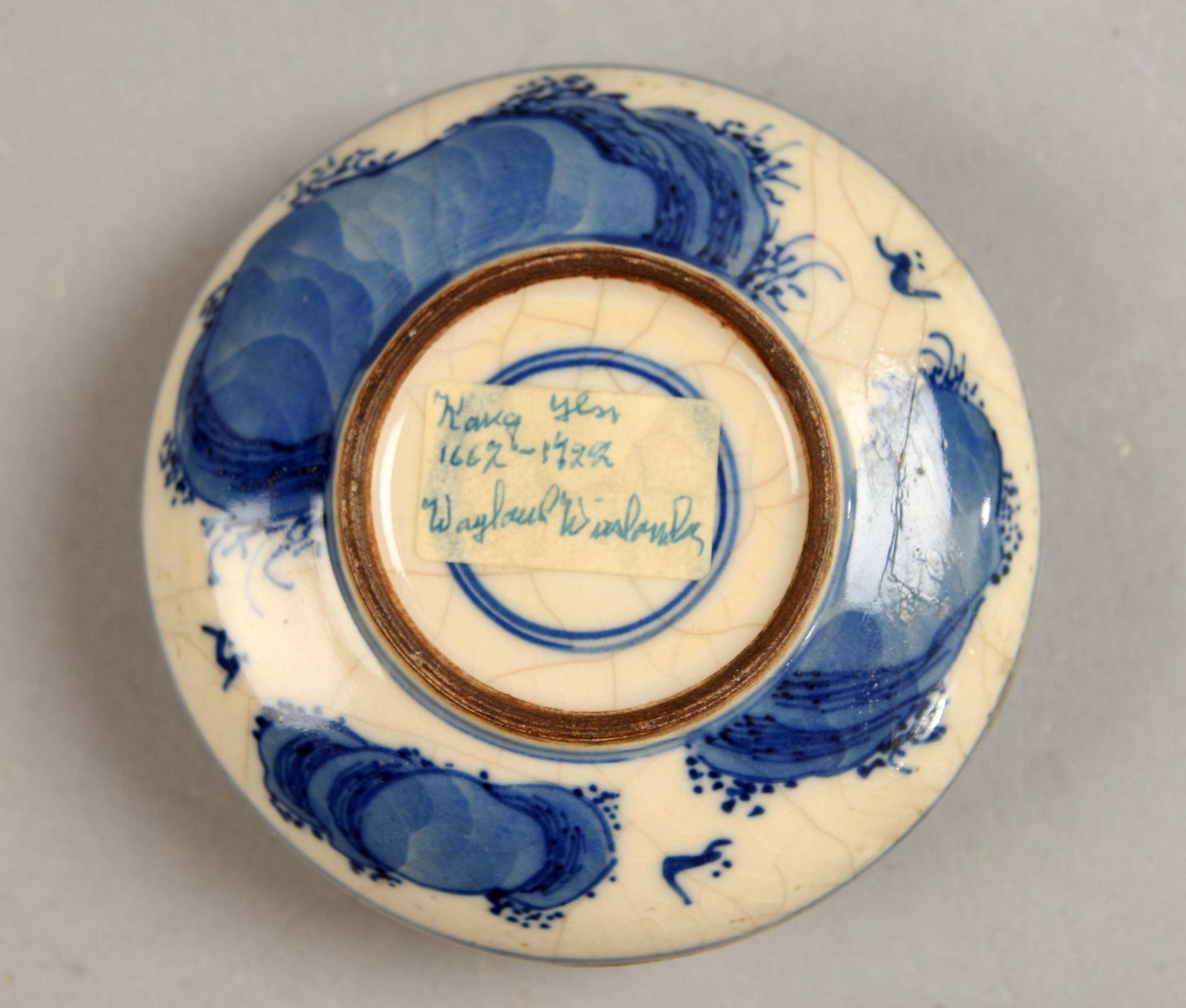 TEKANNOR, 2 st, DOSA, SKÅL, samt FIGURIN, porslin, Kina 1800/1900-tal.