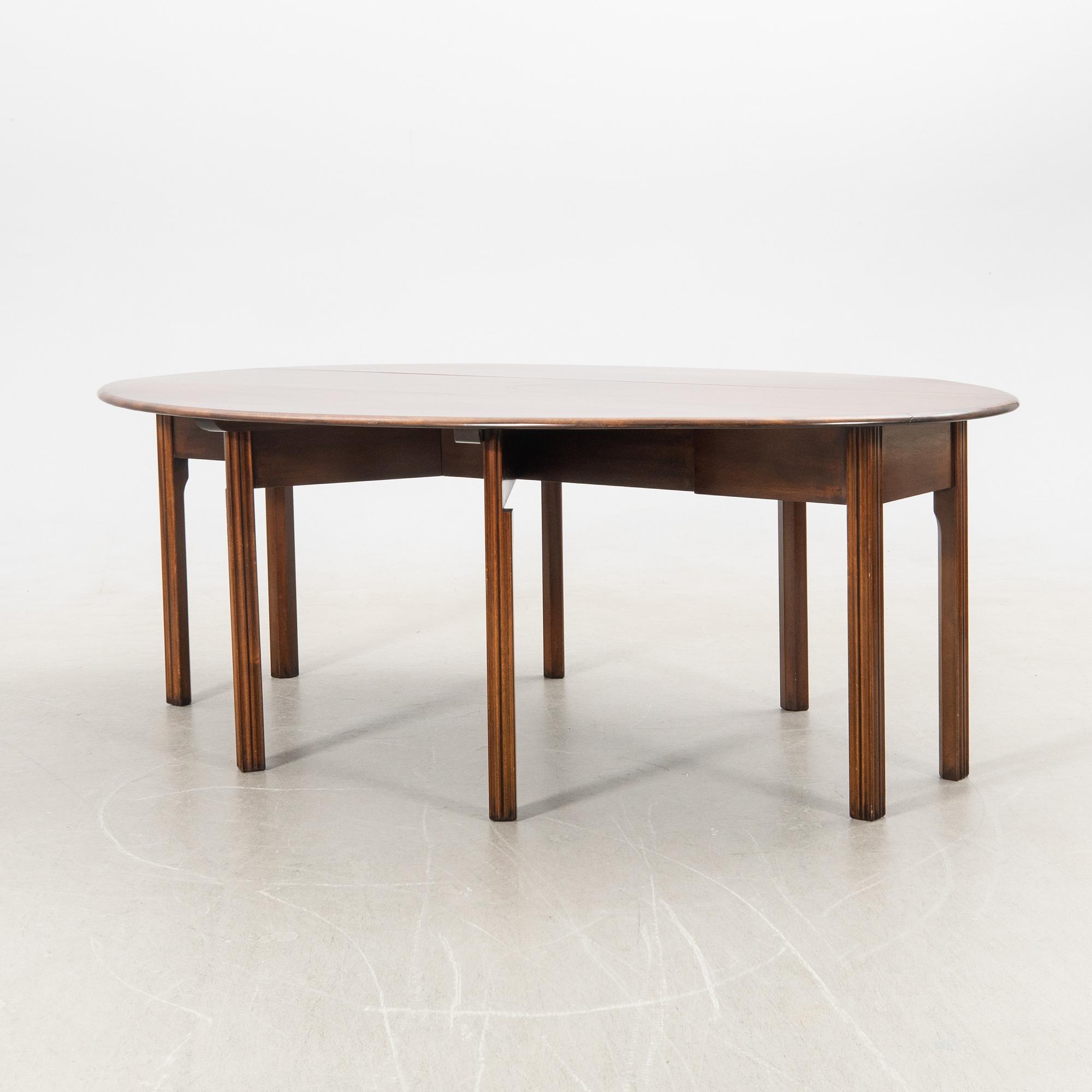 Dining group 11 dlrs England mid-20th century.