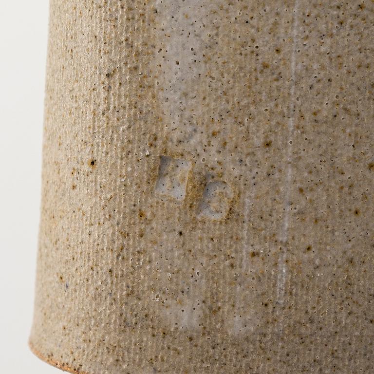 Kyllikki Salmenhaara, veistos, kivitavaraa, "Kierre", signeerattu KS.