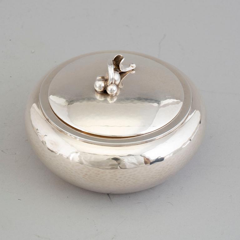 HARALD NIELSEN, a sterling silver lidded sugar bowl, model 875, Georg Jensen, Copenhagen, 1933-1944.