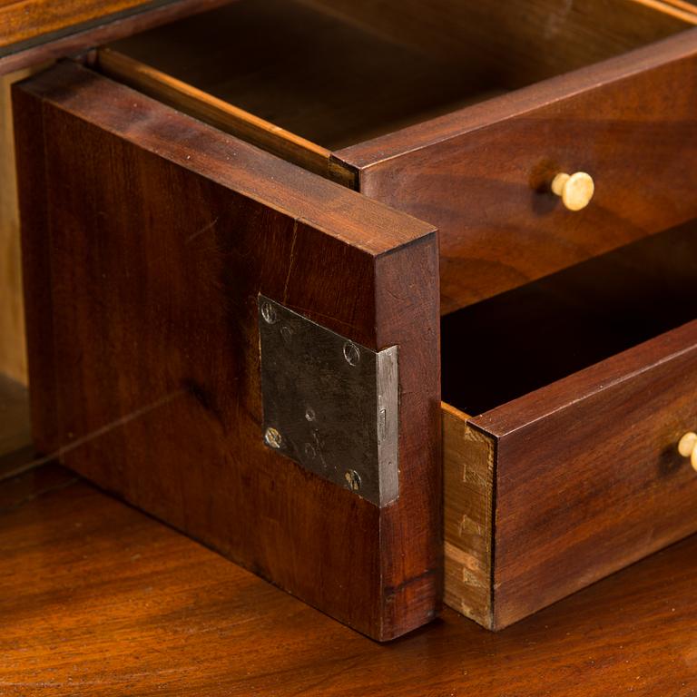 A Late Gustavian secretaire chest of drawers, 1800-1810.