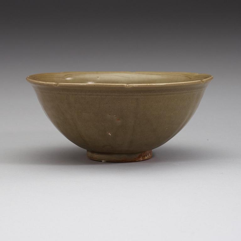 A celadon glazed bowl decorated with flowers and foliage, Ming Dynasty (1368-1644).