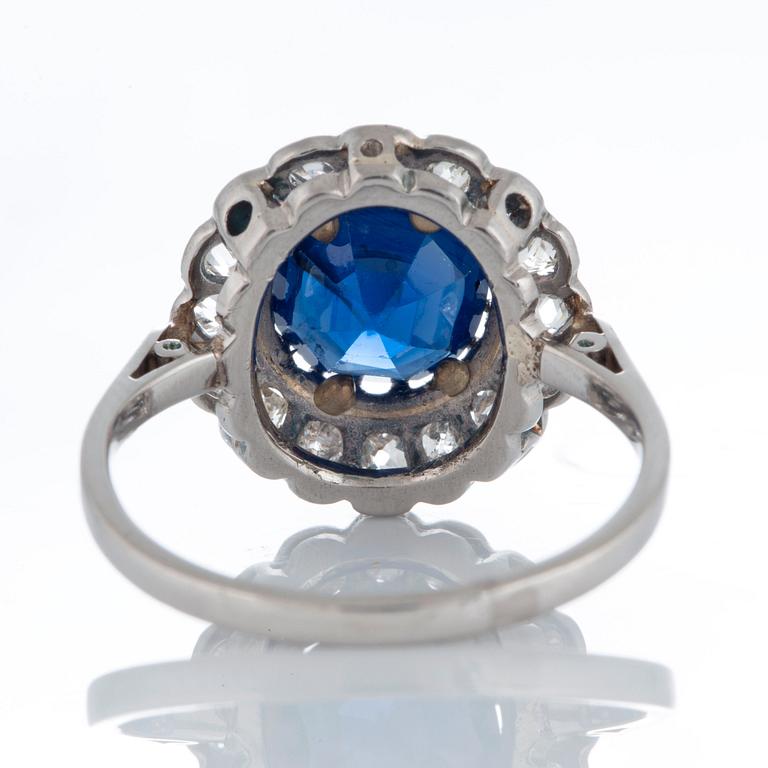 A platinum ring set with a faceted sapphire ca 1.90 cts and old-cut diamonds with a total weight of ca 0.50 cts.