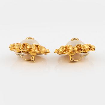 Chanel, earrings, a pair from 1990.