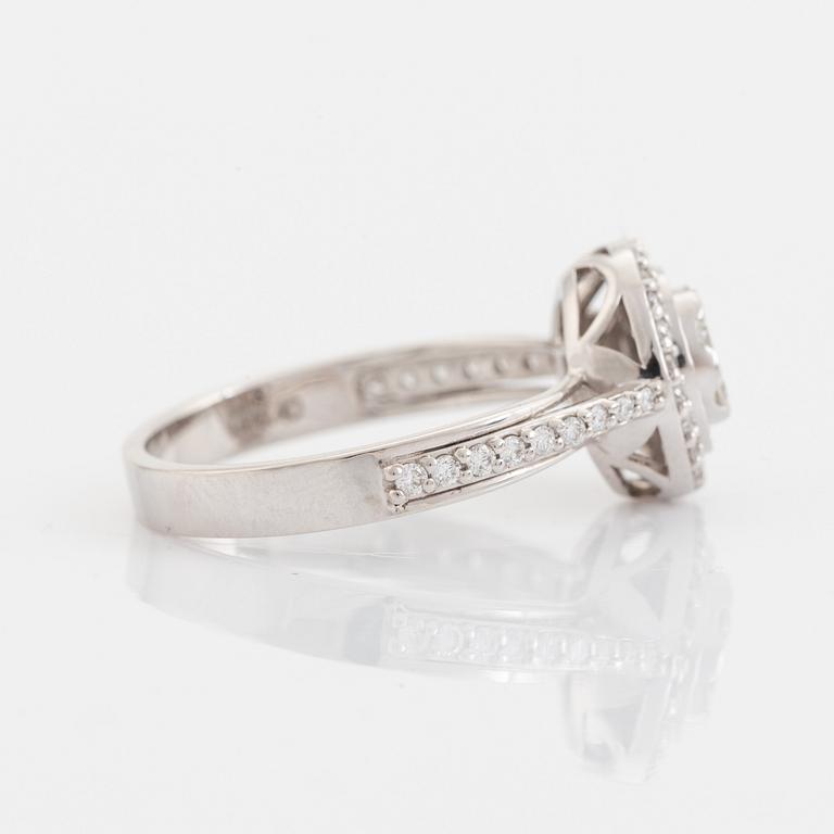 Brilliant cut diamond ring.