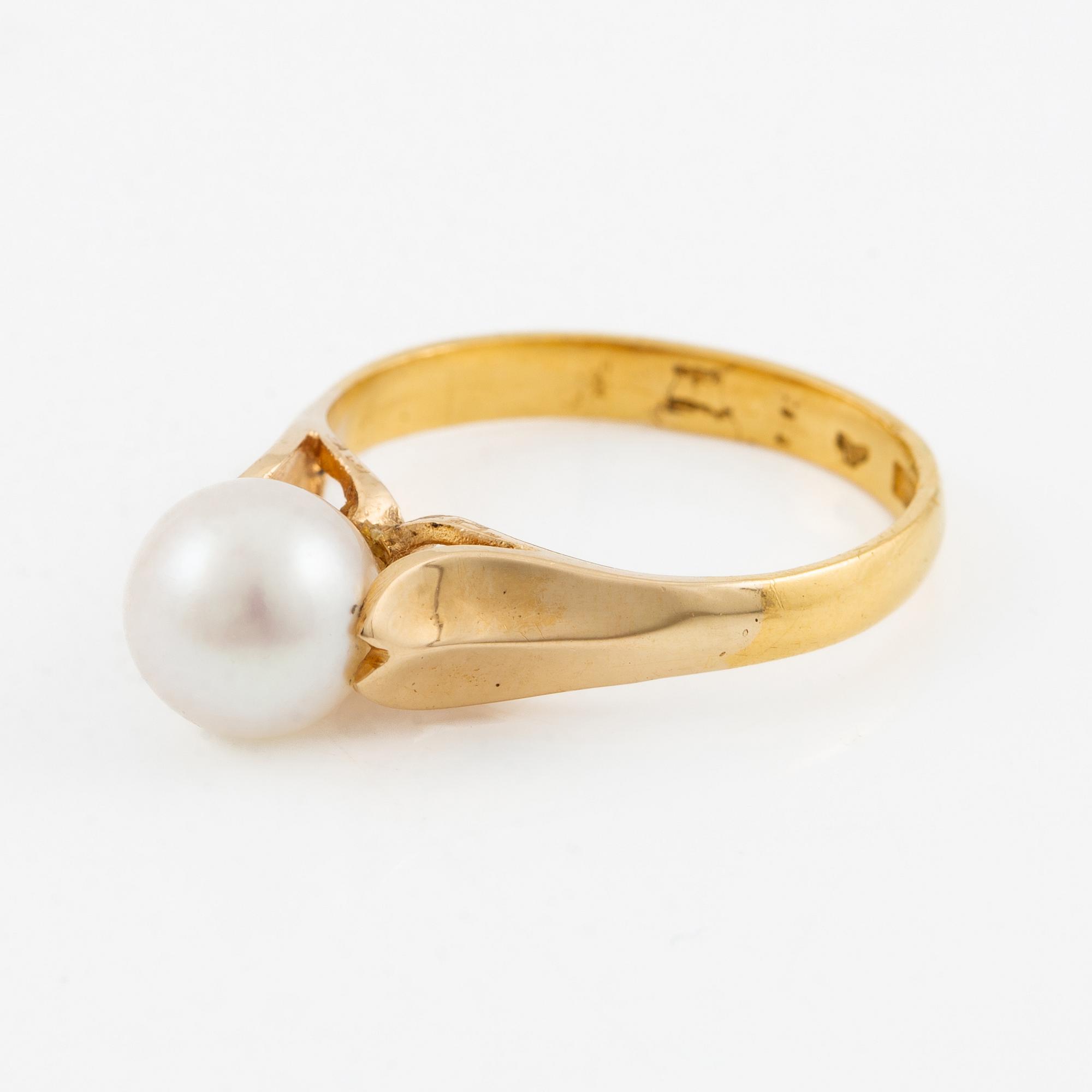 Ring, 23K guld med pärla.
