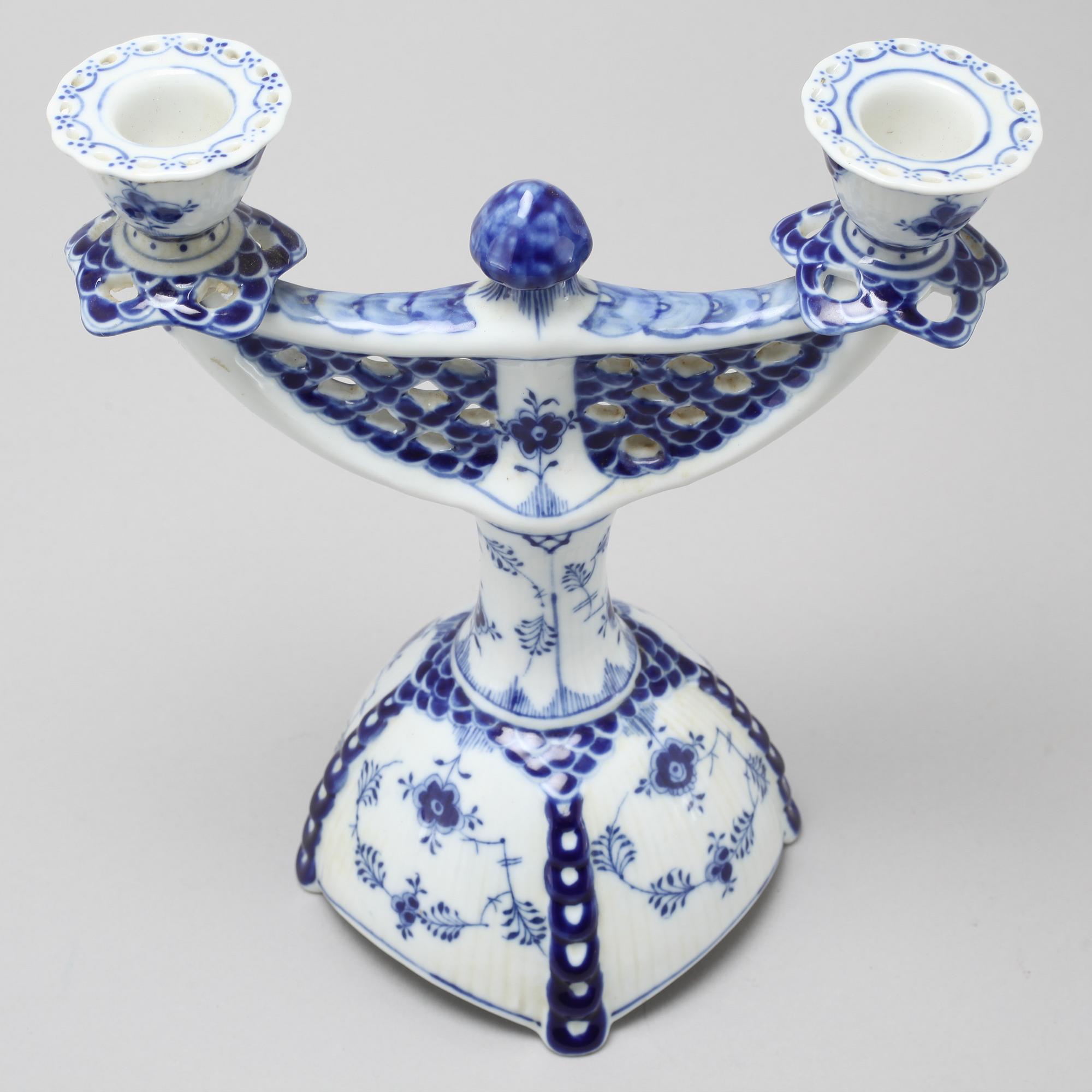 KANDELABER, porslin, dekor "Musselmalet", Royal Copenhagen, 1900-talets andra hälft.