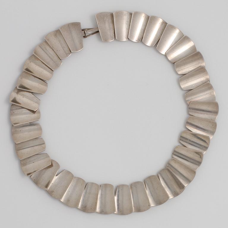 FLAVIA, Stockholm, 1955, a necklace.
