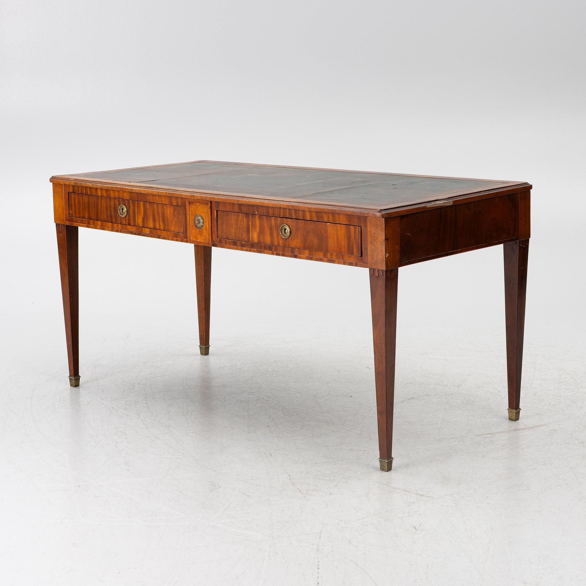 Skrivbord, sengustaviansk stil, 1800-talets första hälft.