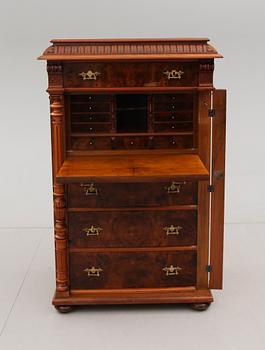 CHIFFONJÉ, 1800-talets andra hälft.