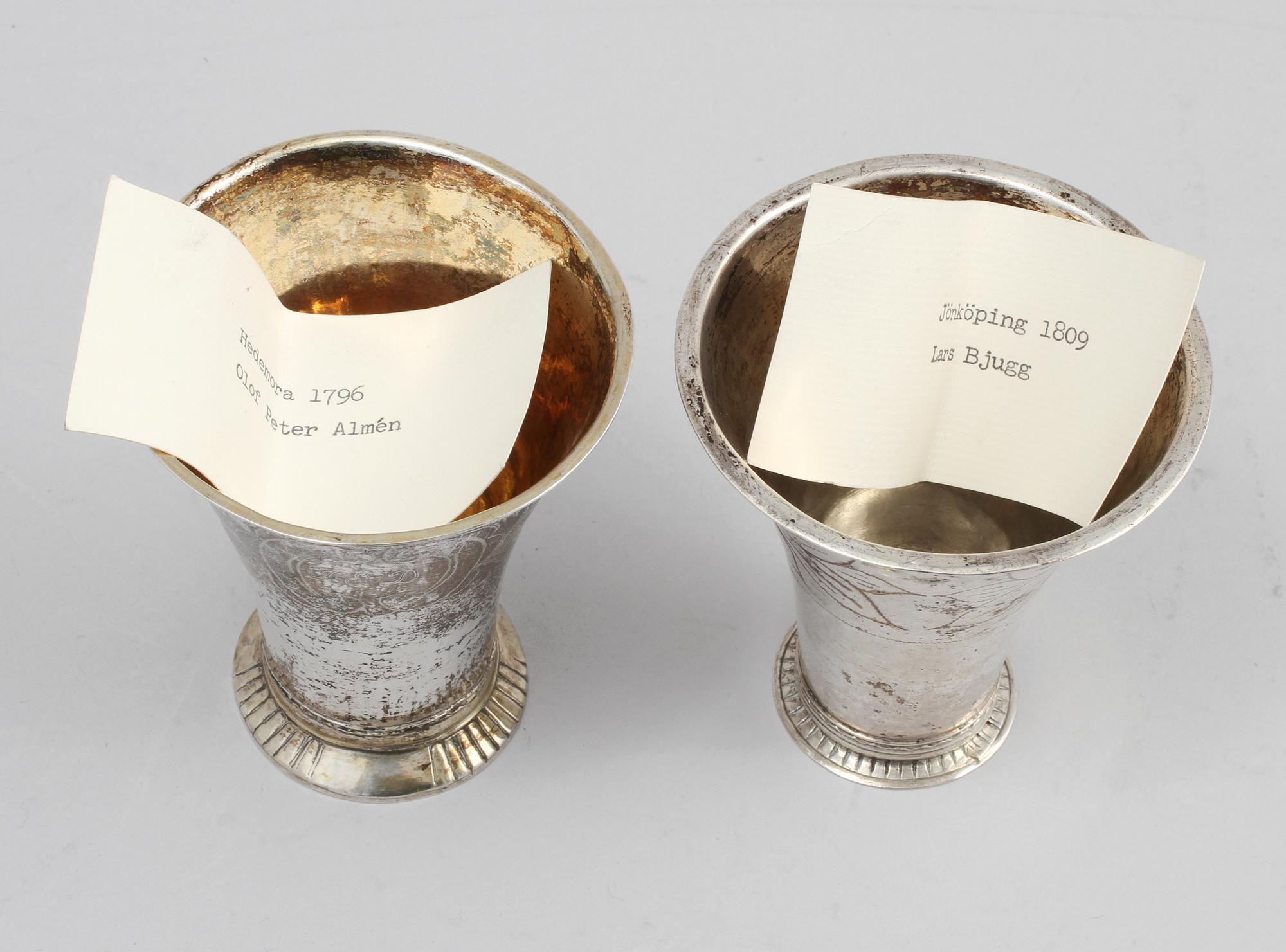 BÄGARE, 2 st, silver Olof Peter Almén, Hedemora, 1796 samt Lars Bjugg, Jönköping, 1809. Vikt 109 g.