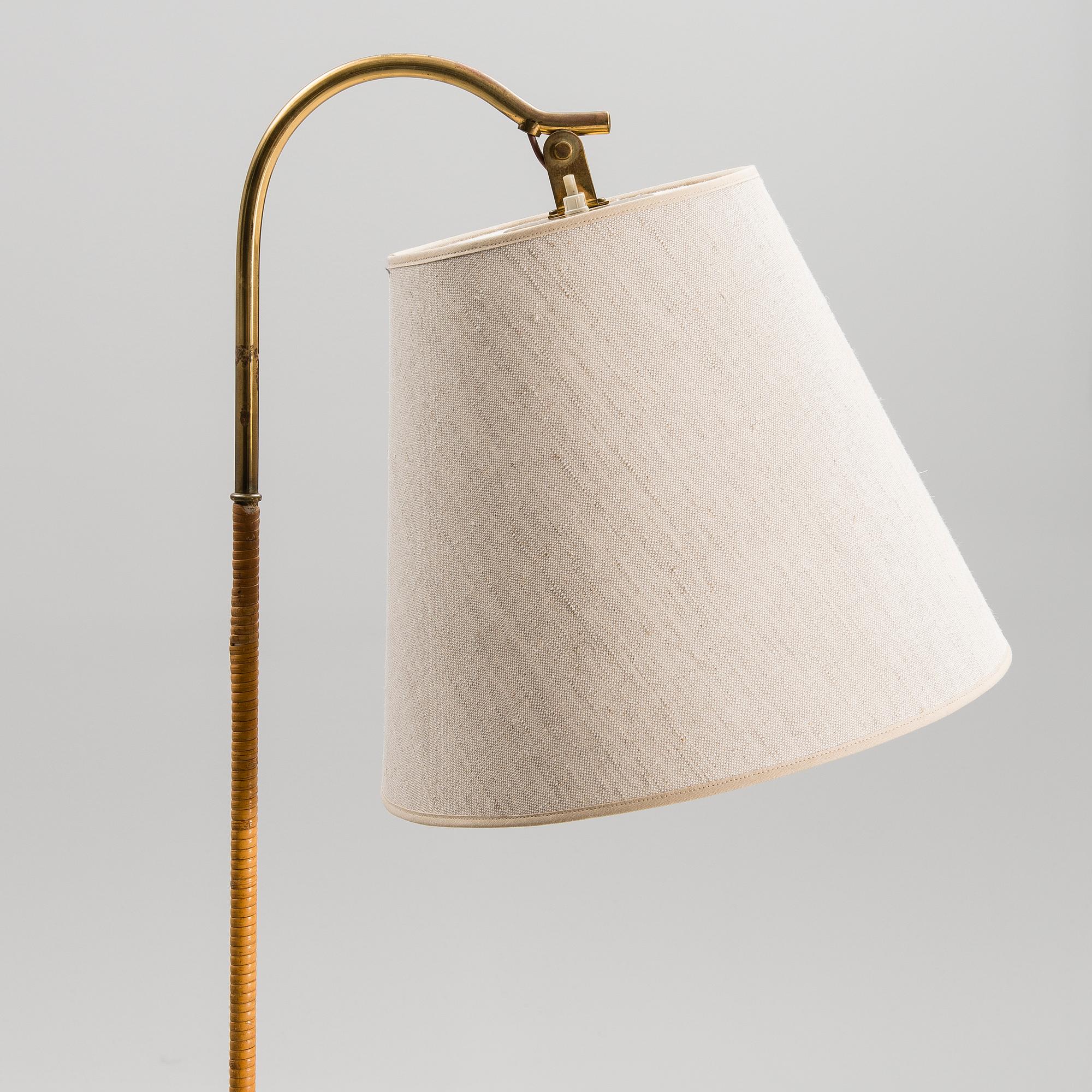 PAAVO TYNELL, GOLVLAMPA. Märkt Taito.