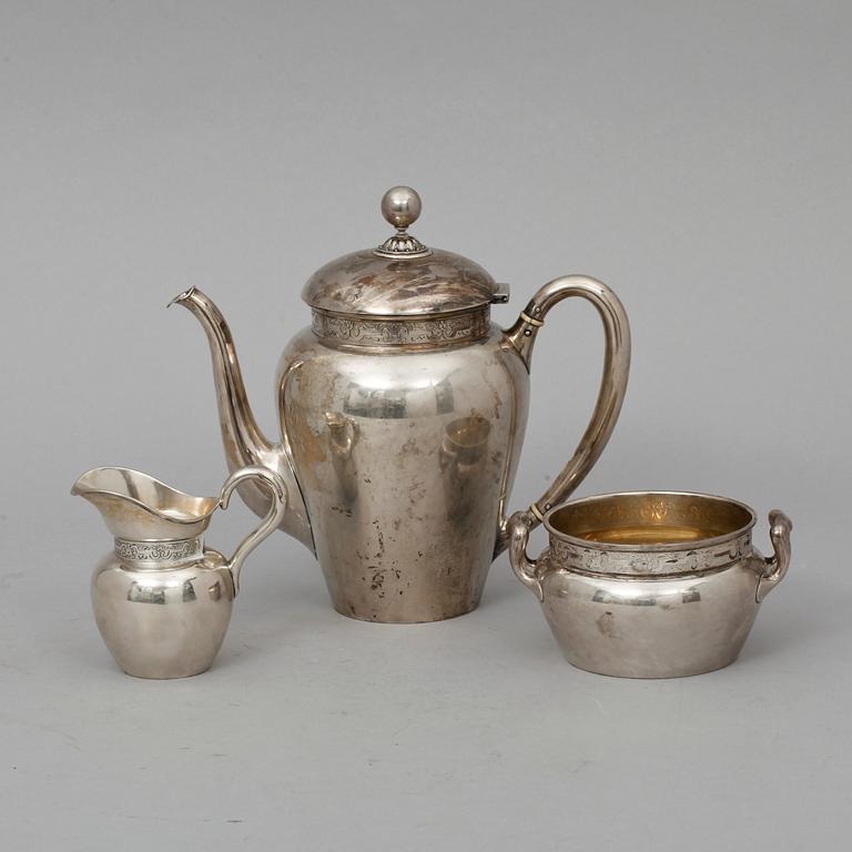 KAFFESERVIS, 3 delar, silver, C.G. Hallberg, 1892-97. Tot vikt ca 820g.