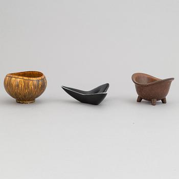 Gunnar Nylund, a set of six stoneware bowls, two miniature vases and a vase for Rörstrand.