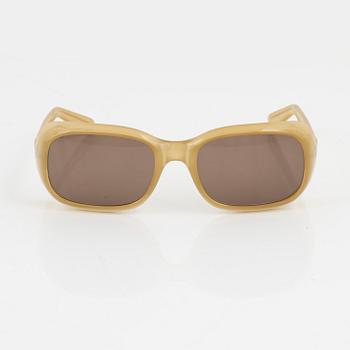 Gucci, a pair of beige sunglasses.