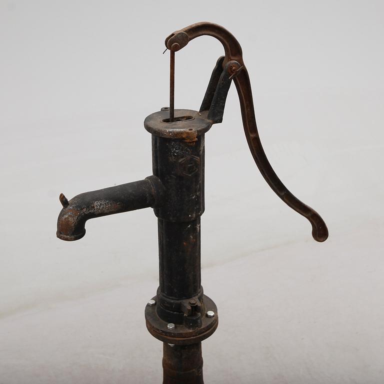 VATTENPUMP, gjutjärn, 1900-tal.
