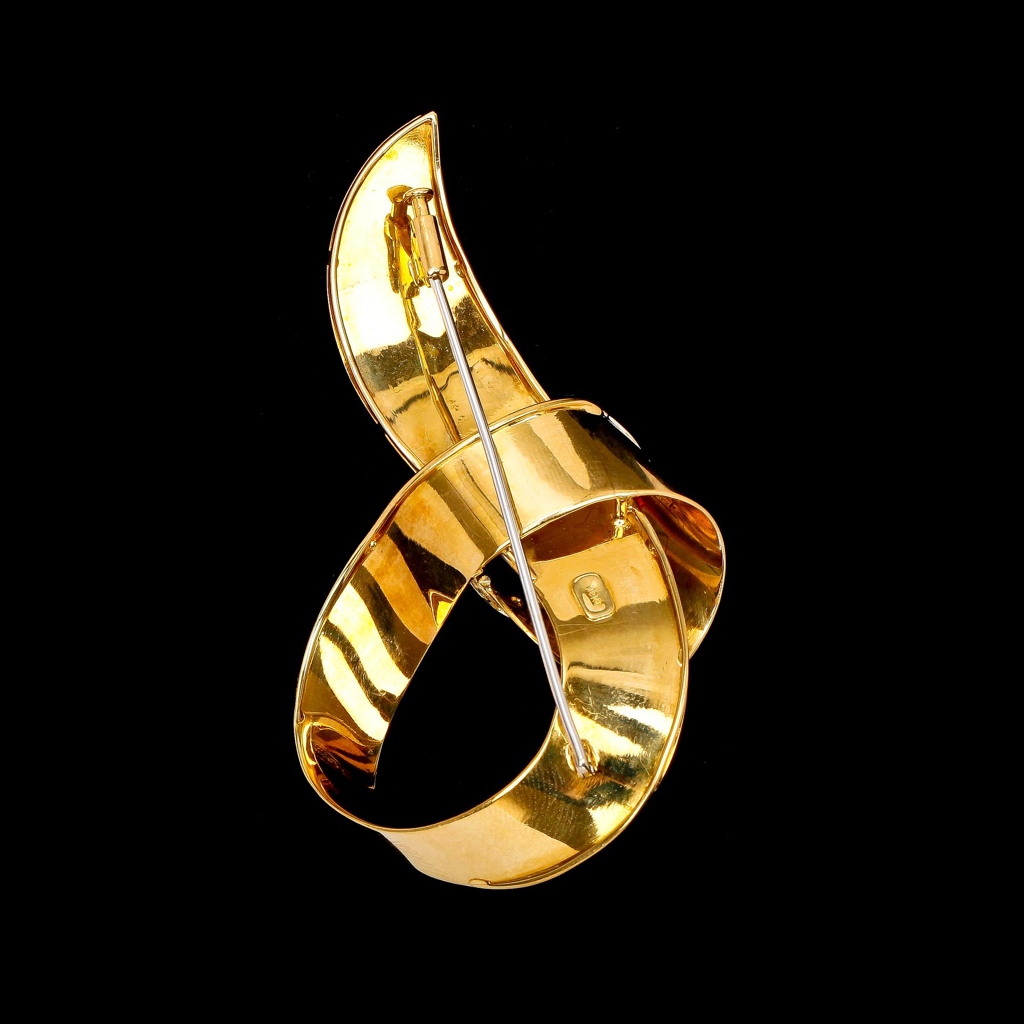 BROOCH, gold and brilliant cut diamonds, tot. 0.24 cts.