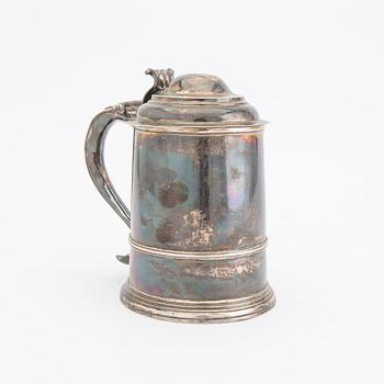 An English 18th century silver tankard.