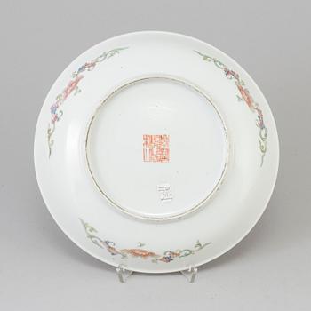 A Chinese famille rose 'Mille fleur' porcelain dish, Qing dynasty, late 19th century.