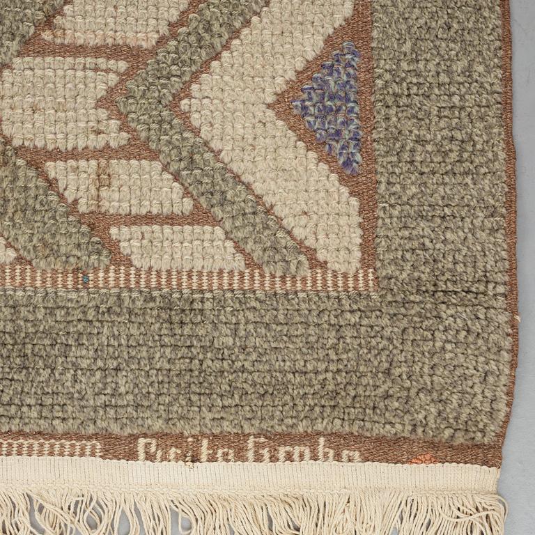 Matto, knotted pile in relief, ca 247,5 x 164-168 cm, signed Brita Grahn, Sweden first half of the 20th century.