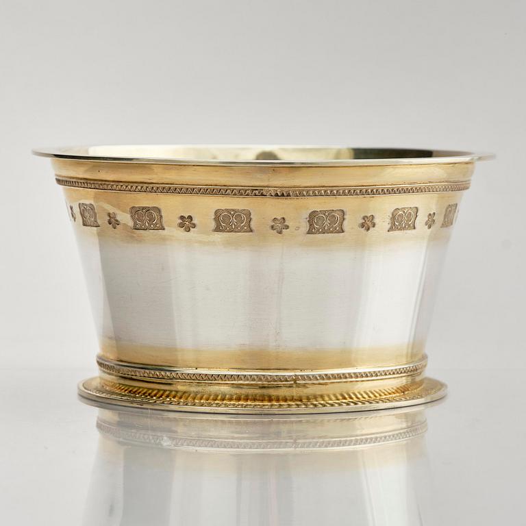 Wiwen Nilsson, skål, delvis förgyllt sterling silver, Lund 1970.
