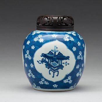 A blue and white jar, Qing dynasty, 18th Century.