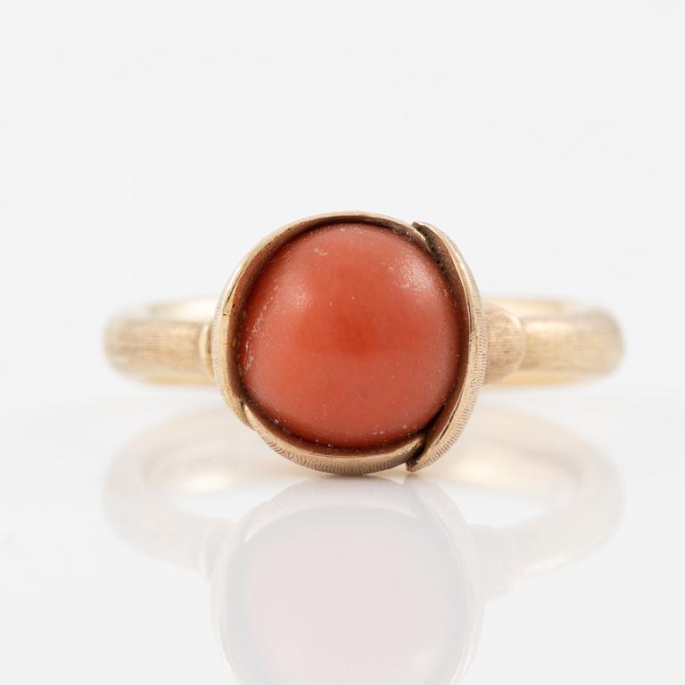 Charlotte Lynggaard, Ole Lynggaard, ring, "Lotus", 18K gold with coral.