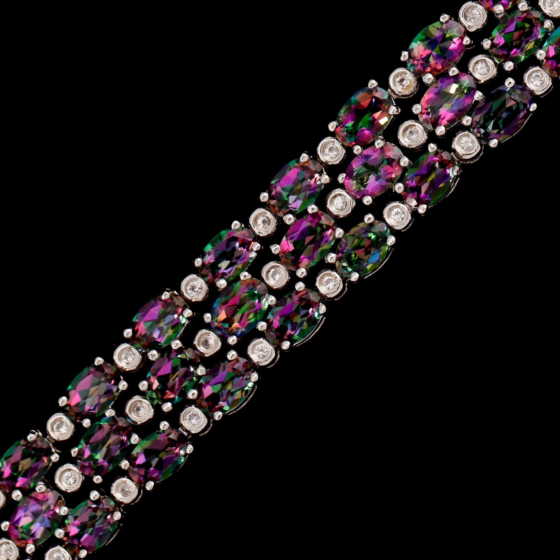 ARMBAND, sterlingsilver, vita och färgade topaser tot ca 28.00 ct.