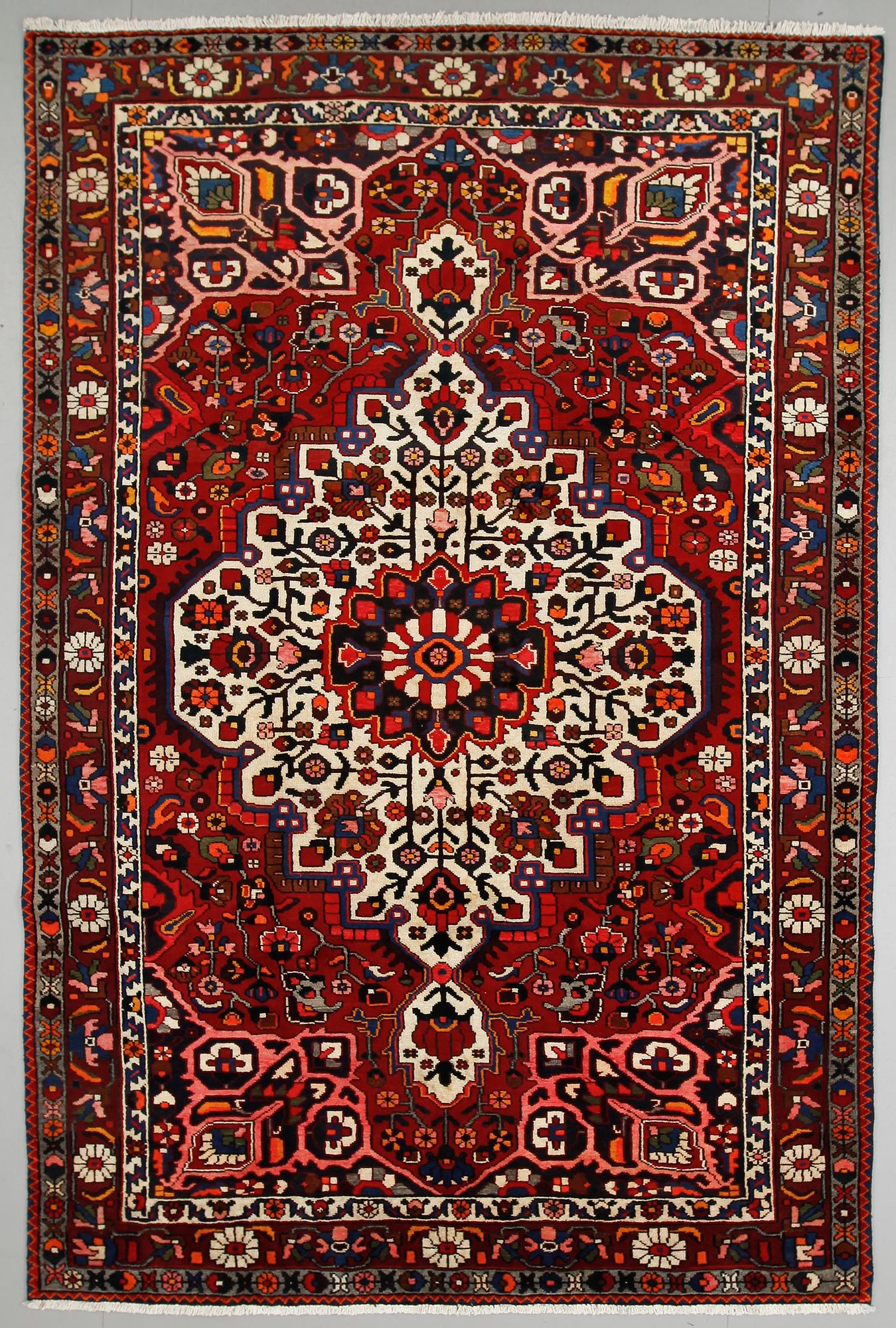 MATTA, Bachtiari, ca 330 x 215 cm.