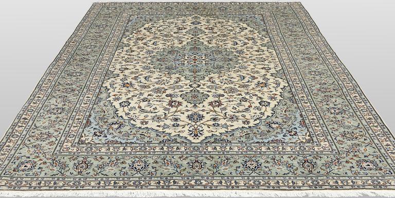 A Keshan carpet, 310 x 206 cm.