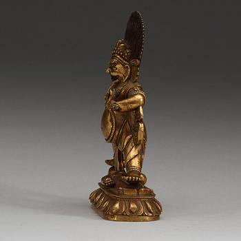DHARMAPALA, förgylld brons. Sinotibetansk, Qing dynastin, 1800-tal.