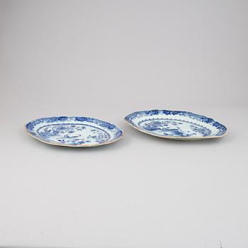 A pair of blue and white serving dishes, China, Qianlong (1736-95).