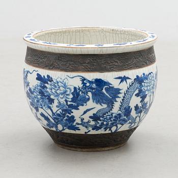 A porcelain flower pot from the first half of the 20th Century.