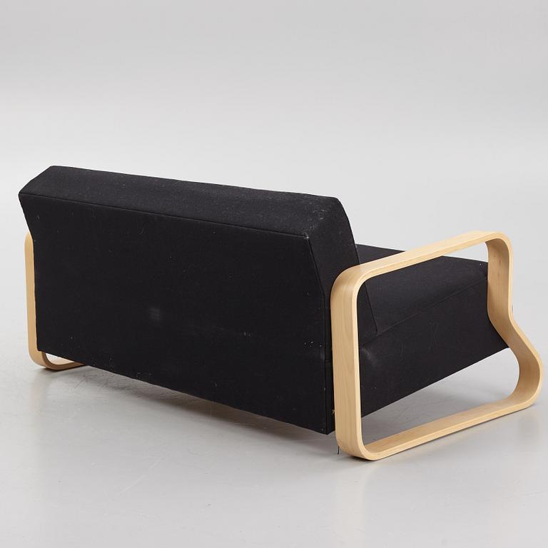 Alvar Aalto, a model 544 sofa, Artek, Finland, late 20th century.