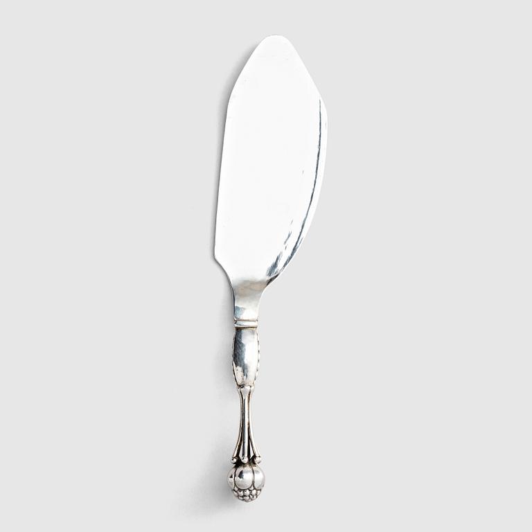 Georg Jensen, serveringsspade, Köpenhamn 1915-1919, 830/1000 silver, design nr 155, svenska importstämplar GAB F.