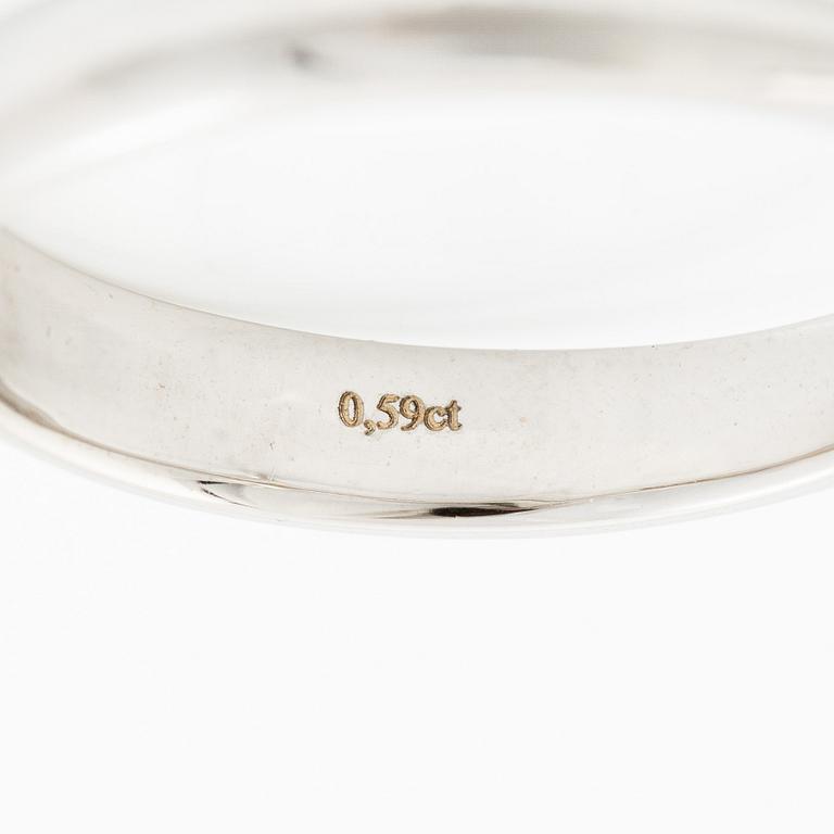 Ring 18K vitguld med briljantslipad diamant, medföljande IGI report.