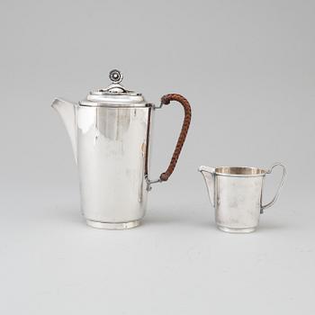PER SKÖLD, kaffeservis, 
2 delar, silver, för Carlman Silversmide Aktiebolag, Stockholm, 1958.