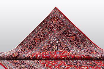 A carpet, Kashan, ca 370 x 267 cm.