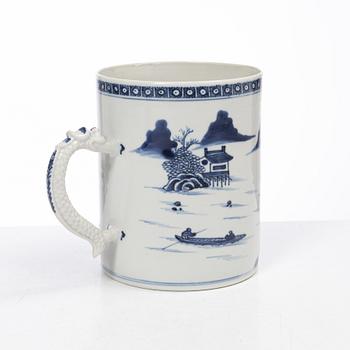 Five pieces of underglaze blue decorated porcelain, china, Qianlong (1736-95) & Jiaqing (1796-1822).