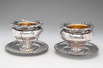 163. A PAIR OF SAUCE BOWLS.