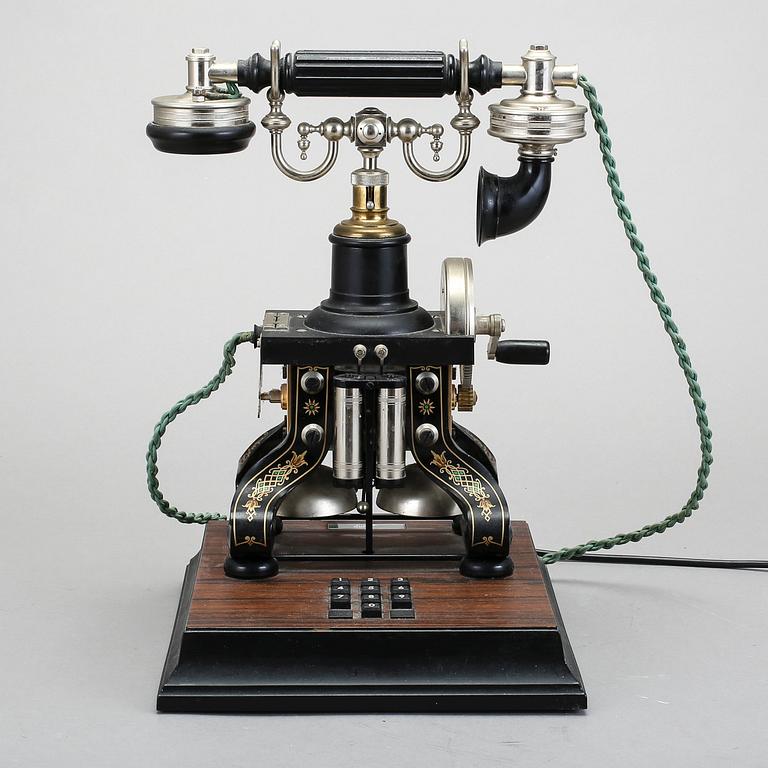 BORDSTELEFON, jubileumsmodell efter "Taxen", LM Ericsson, 1900-talets senare del.