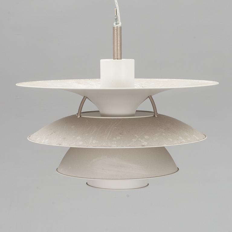 TAKLAMPA, "Charlottenborg PH 6 1/2-6", Ebbe Christensen, Sophus Frandsen och Poul Henningsen, Louis Poulsen.