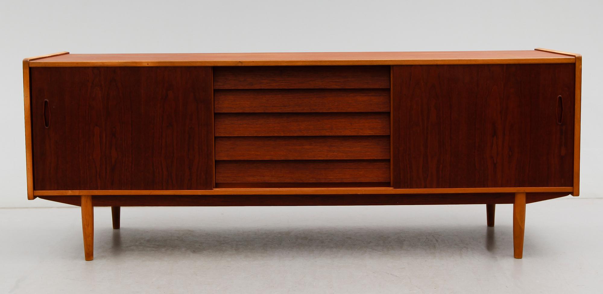 SIDEBOARD, "Trio", Nils Johnsson, Troeds, Bra Bohag, Bjärnum, 1900-talets andra hälft.